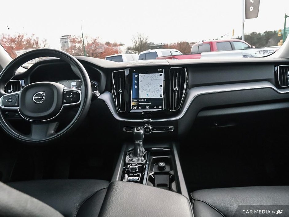 2020 Volvo XC60 T6 MOMENTUM-24