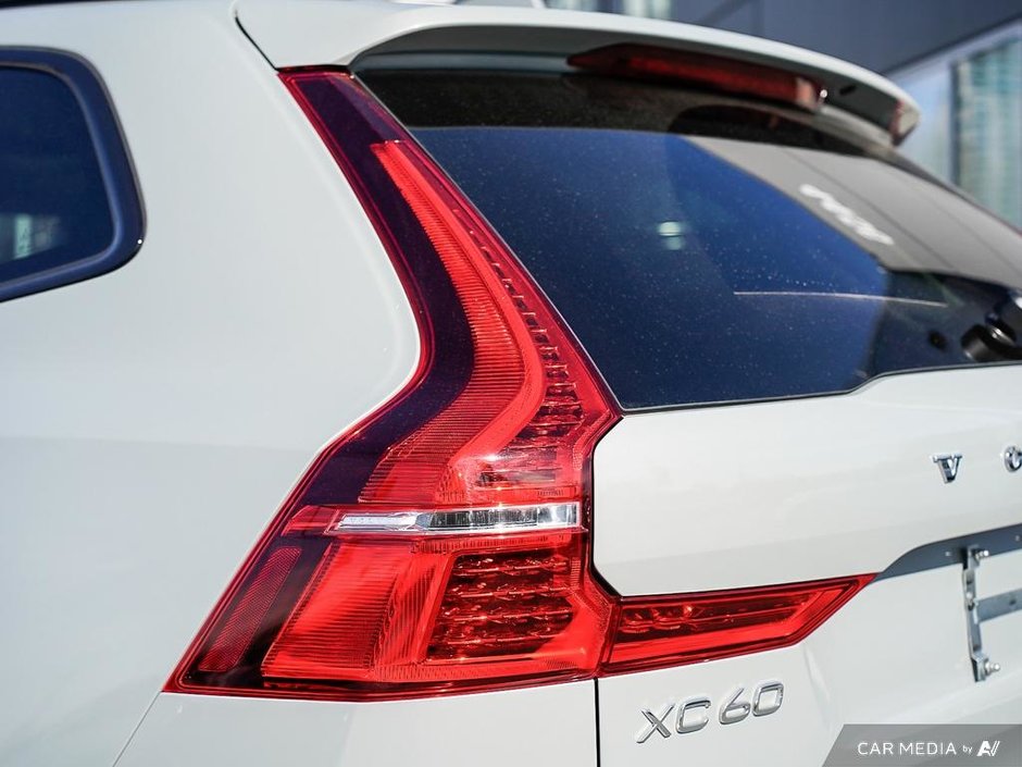 2024 Volvo XC60 PLUS DARK THEME-11