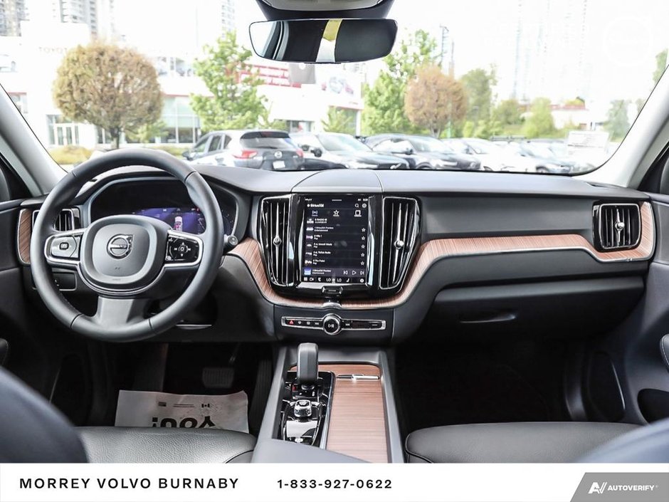 2024 Volvo XC60 Plus Dark Theme-25