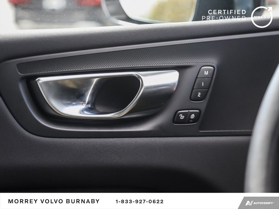 2024 Volvo XC60 Plus Dark Theme-17