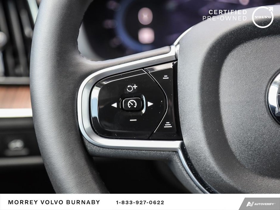 2024 Volvo XC60 Plus Dark Theme-18