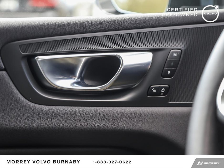 2024 Volvo XC60 Plus Dark Theme-17