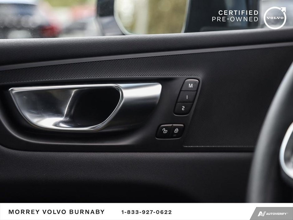 2024 Volvo XC60 Plus Dark Theme-17
