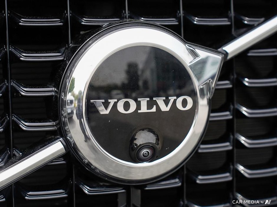 2024 Volvo XC60 Plus || 20 RIM UPGRADE || Climate Package-8