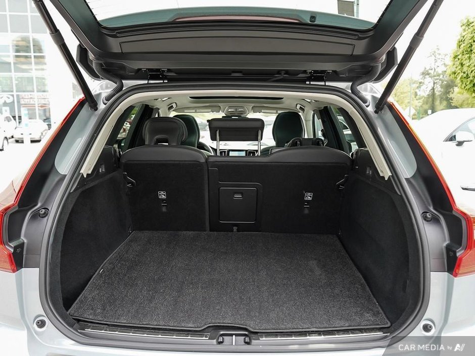 2024 Volvo XC60 Plus || 20 RIM UPGRADE || Climate Package-10