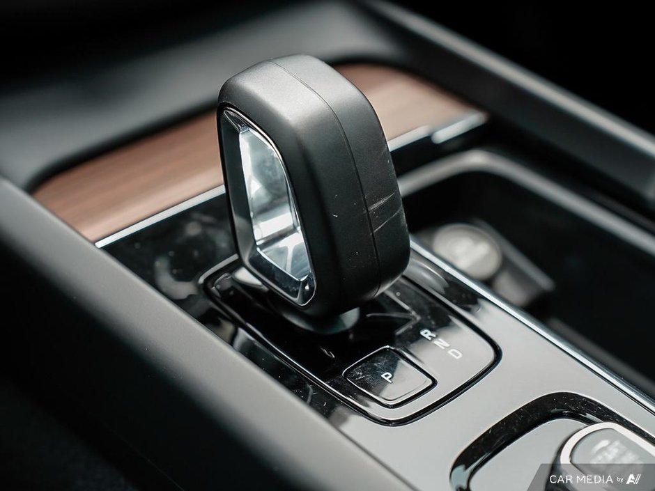 2024 Volvo XC60 Plus || 20 RIM UPGRADE || Climate Package-18