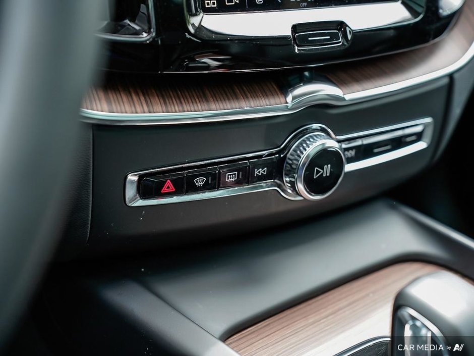 2024 Volvo XC60 Plus || 20 RIM UPGRADE || Climate Package-19