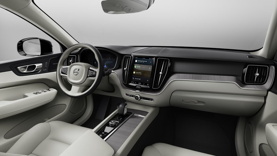 2025 Volvo XC60 Plus-7