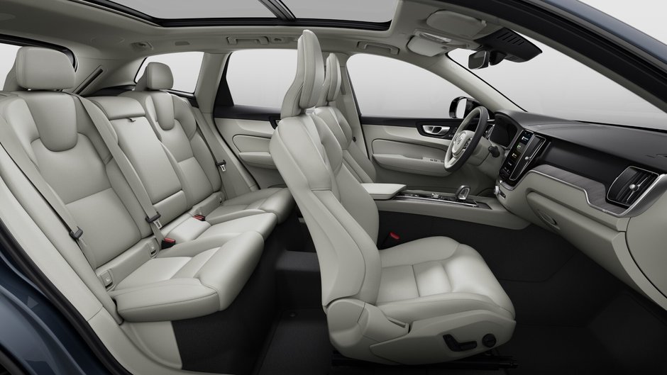 2025 Volvo XC60 Plus-10