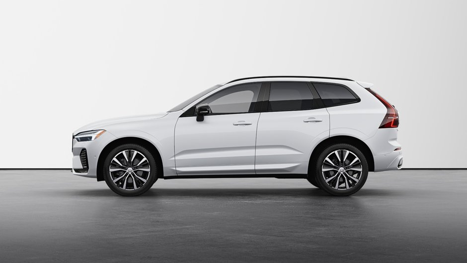 2025 Volvo XC60 B5 AWD Plus Dark Theme-5