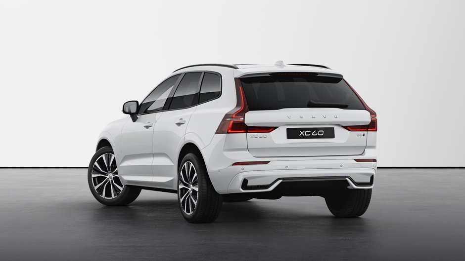 2025 Volvo XC60 B5 AWD Plus Dark Theme-1