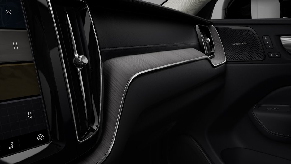 2025 Volvo XC60 B5 AWD Ultra Dark Theme-6
