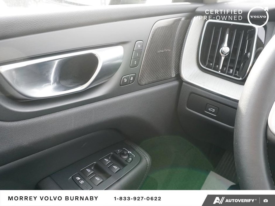 2025 Volvo XC60 Plus | Harman Kardon | 20 RIMS - Black on Black-21