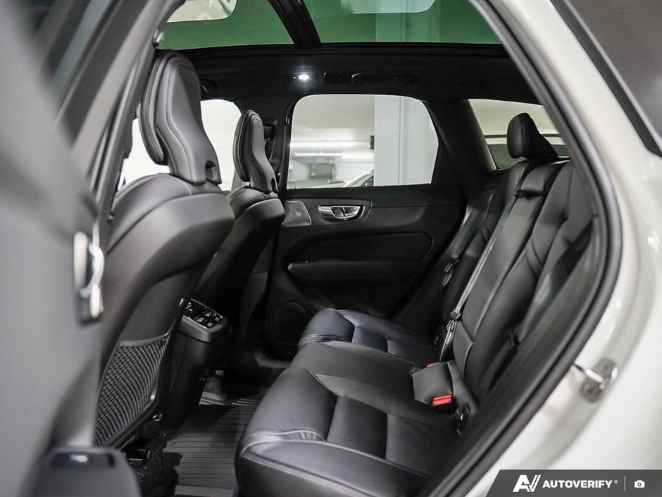 2026 Volvo XC60 Ultra Black Edition-23