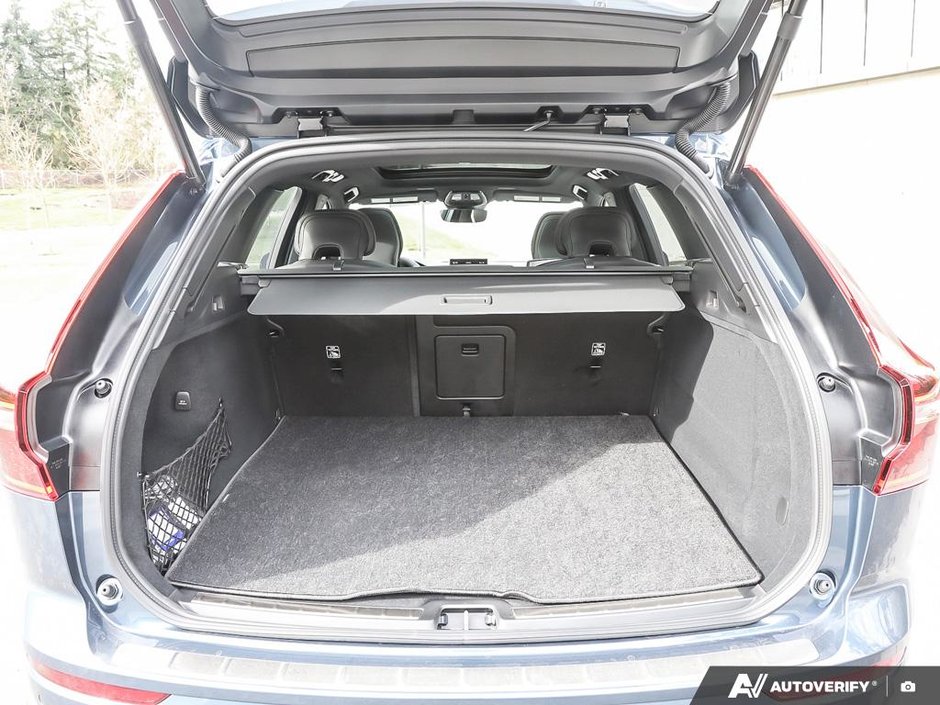 2026 Volvo XC60 Ultra Black Edition-10