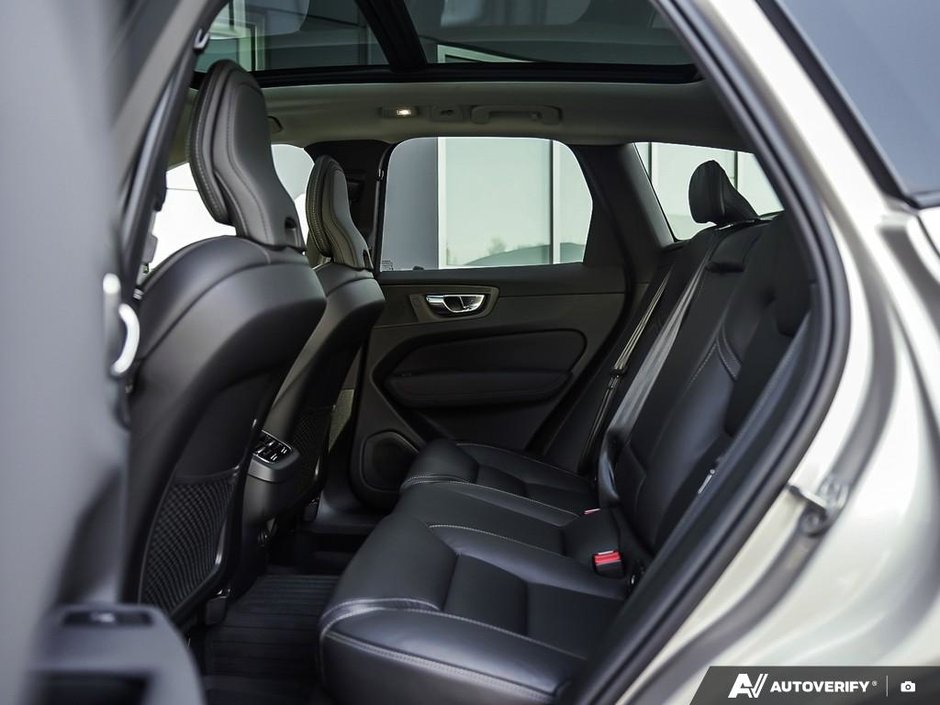 2026 Volvo XC60 B5 AWD Ultra Dark Theme-23