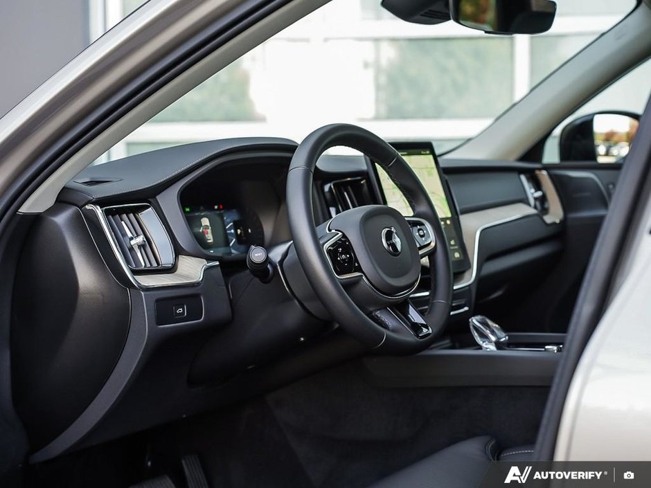 2026 Volvo XC60 B5 AWD Ultra Dark Theme-12