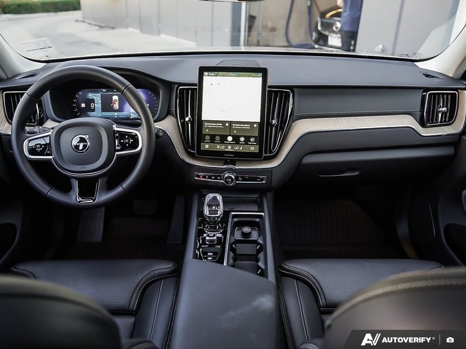 2026 Volvo XC60 B5 AWD Ultra Dark Theme-24