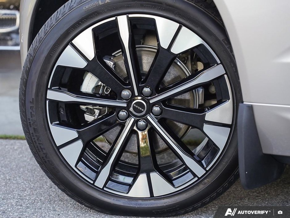 2026 Volvo XC60 B5 AWD Ultra Dark Theme-5