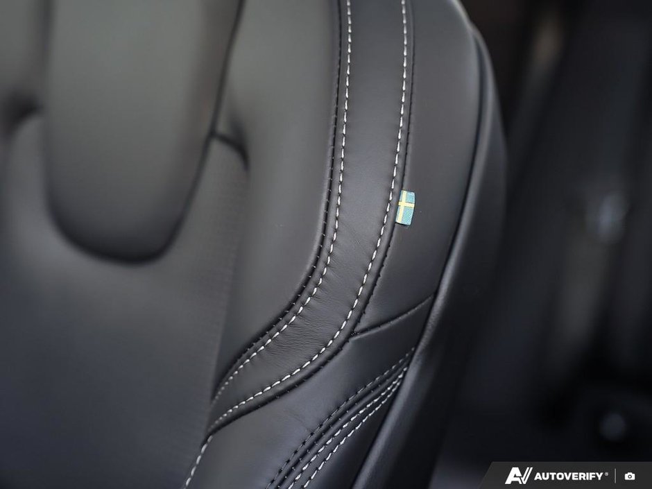 2026 Volvo XC60 B5 AWD Ultra Dark Theme-22