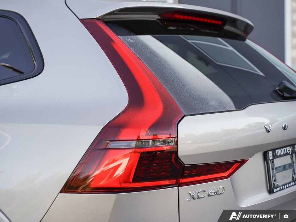 2026 Volvo XC60 B5 AWD Ultra Dark Theme-11