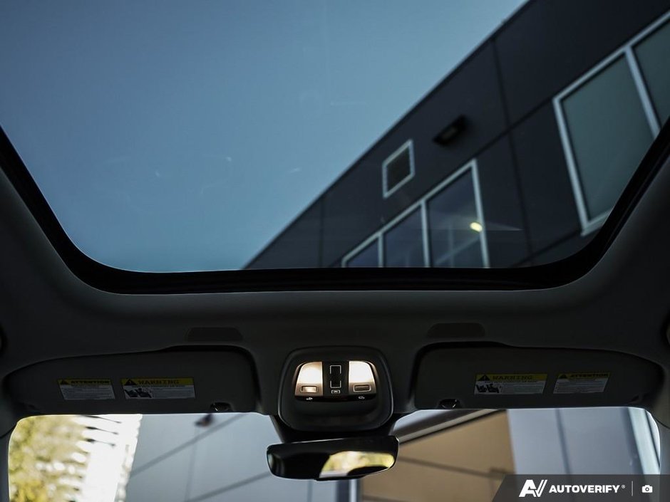 2026 Volvo XC60 B5 AWD Ultra Dark Theme-25