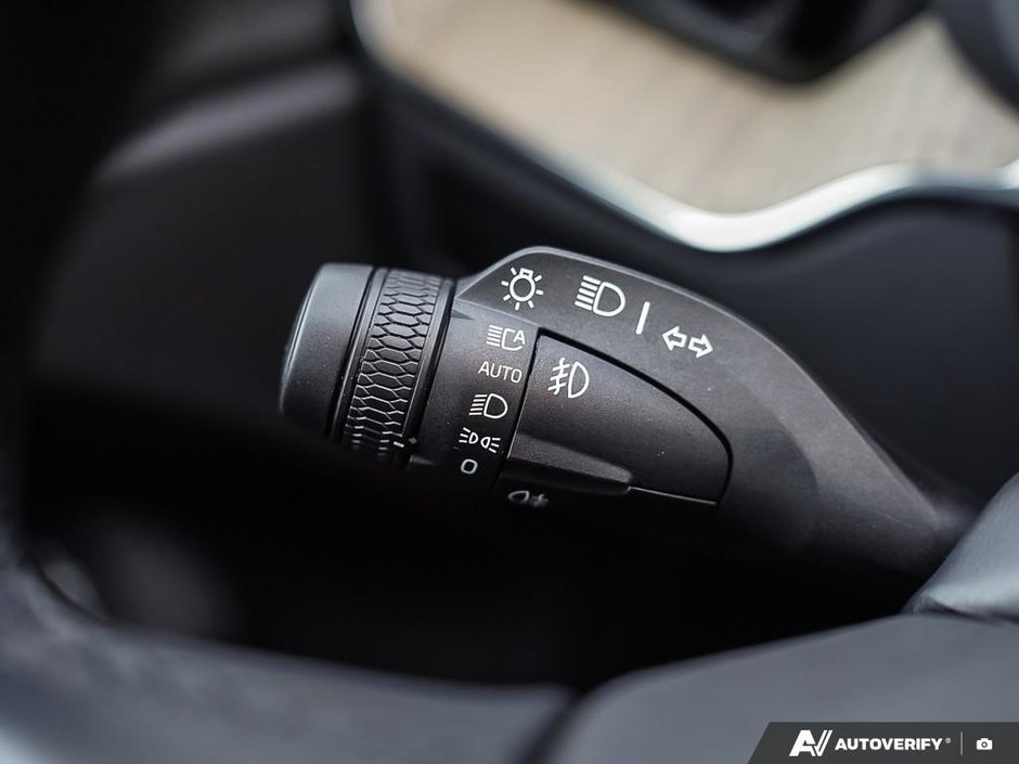 2026 Volvo XC60 B5 AWD Ultra Dark Theme-15