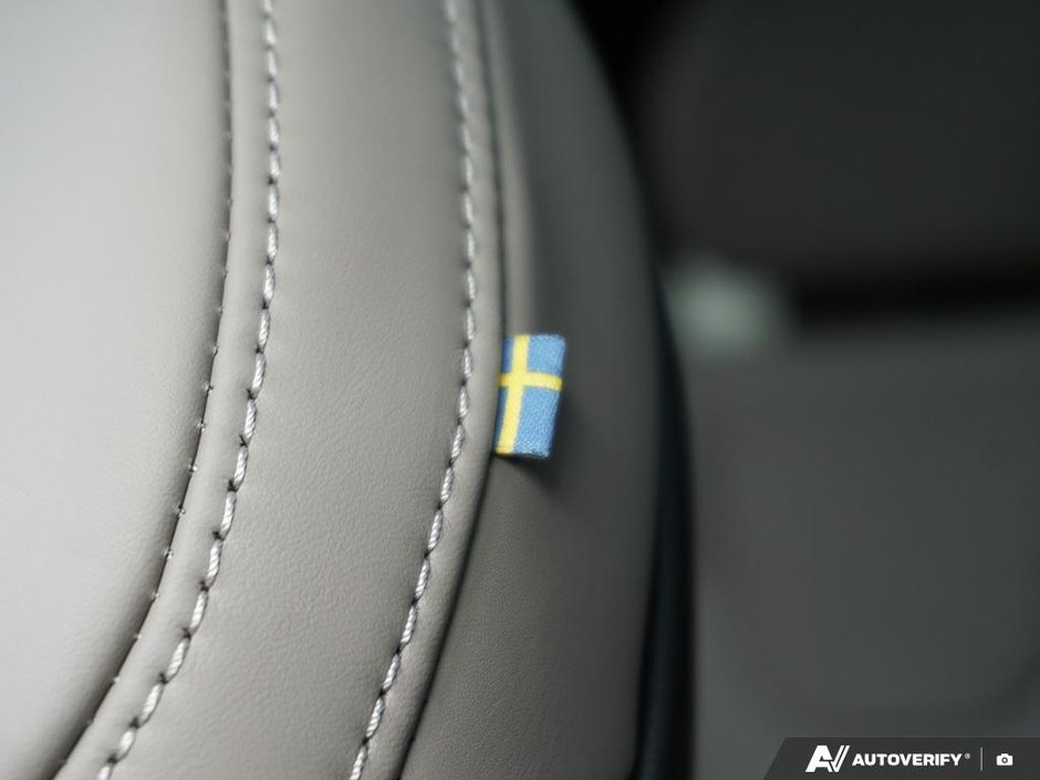 2026 Volvo XC90 Plug-in hybrid Ultra 7-Seater (Dark Theme)-24