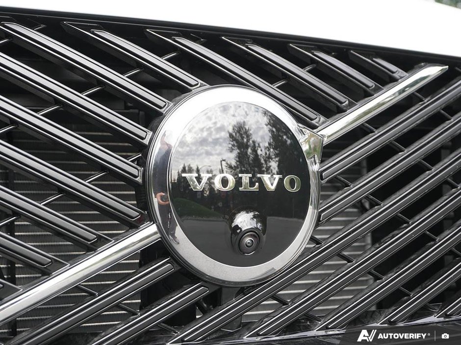 2026 Volvo XC90 Plug-in hybrid Ultra 7-Seater (Dark Theme)-8