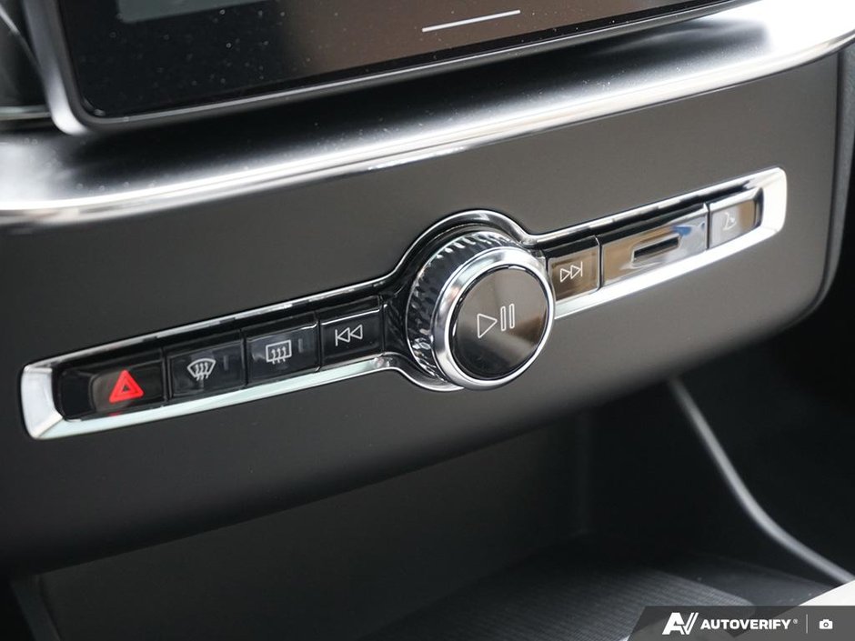 2026 Volvo XC90 Plug-in hybrid Ultra 7-Seater (Dark Theme)-21