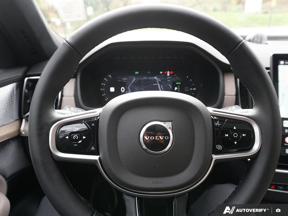 2026 Volvo XC90 Plug-in hybrid Ultra 7-Seater (Dark Theme)-16