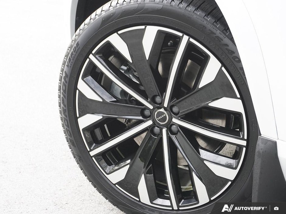 2026 Volvo XC90 Plug-in hybrid Ultra 7-Seater (Dark Theme)-5