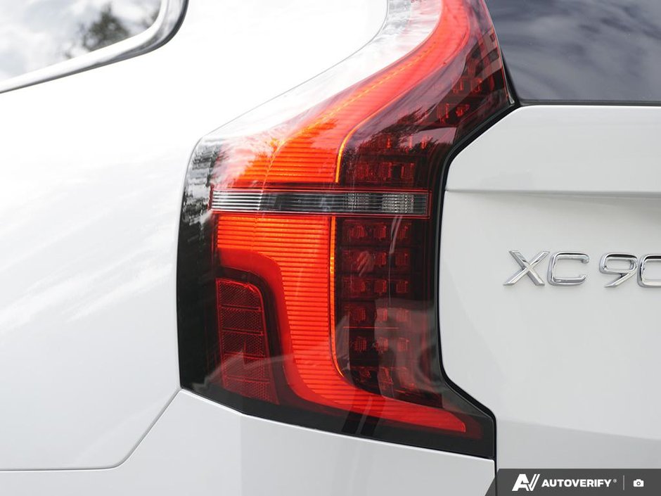 2026 Volvo XC90 Plug-in hybrid Ultra 7-Seater (Dark Theme)-10