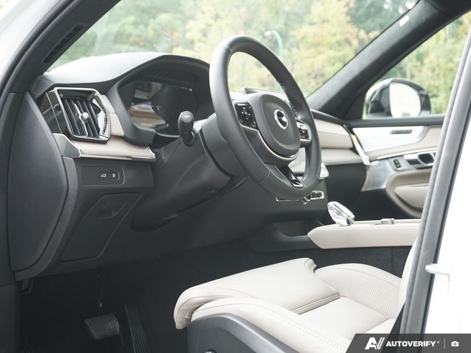 2026 Volvo XC90 Plug-in hybrid Ultra 7-Seater (Dark Theme)-15