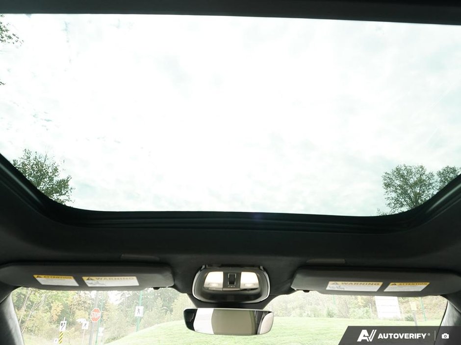 2026 Volvo XC90 Plug-in hybrid Ultra 7-Seater (Dark Theme)-13