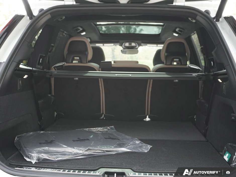 2026 Volvo XC90 Plug-in hybrid Ultra 7-Seater (Dark Theme)-11