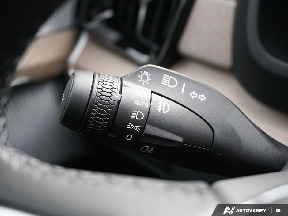 2026 Volvo XC90 Plug-in hybrid Ultra 7-Seater (Dark Theme)-18