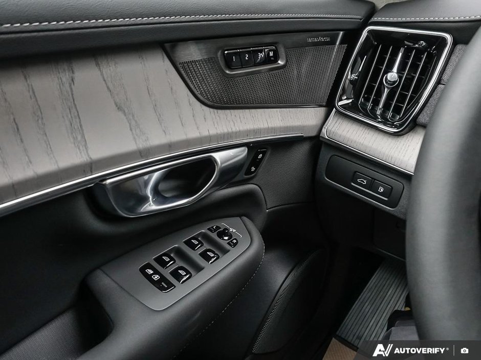 2026 Volvo XC90 Plug-in hybrid Ultra 7-Seater (Bright Theme)-20