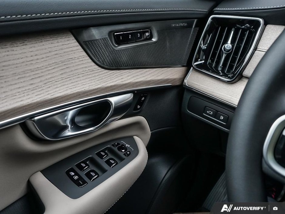 2026 Volvo XC90 Plug-in hybrid Plus 7-Seater (Dark Theme)-20