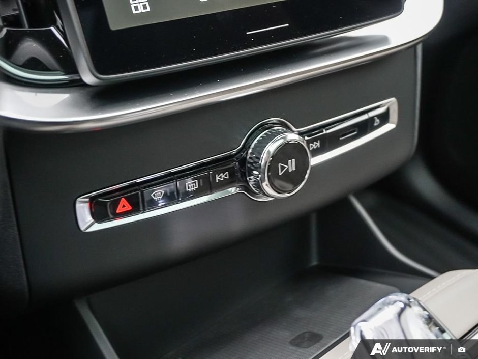 2026 Volvo XC90 Plug-in hybrid Plus 7-Seater (Dark Theme)-22