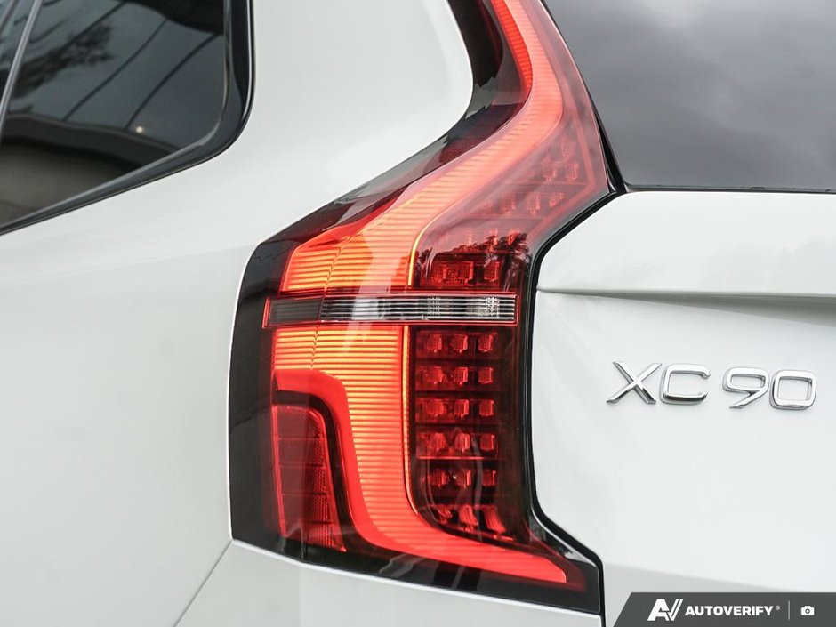 2026 Volvo XC90 Plug-in hybrid Plus 7-Seater (Dark Theme)-10