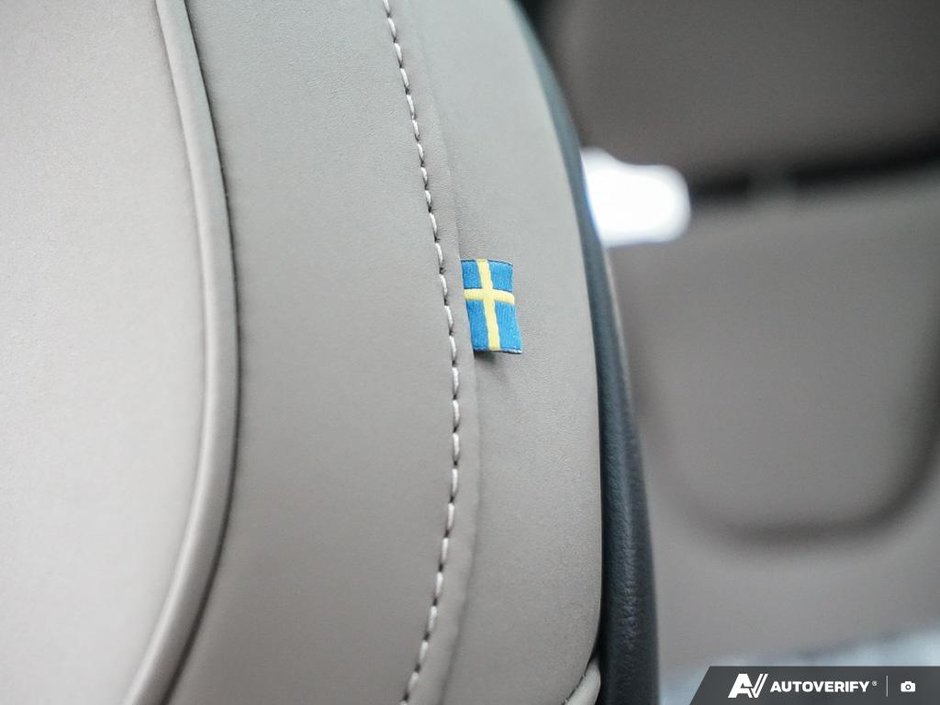 2026 Volvo XC90 Plug-in hybrid Plus 7-Seater (Dark Theme)-25