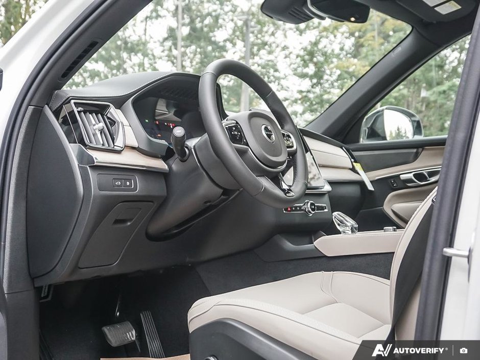 2026 Volvo XC90 Plug-in hybrid Plus 7-Seater (Dark Theme)-15