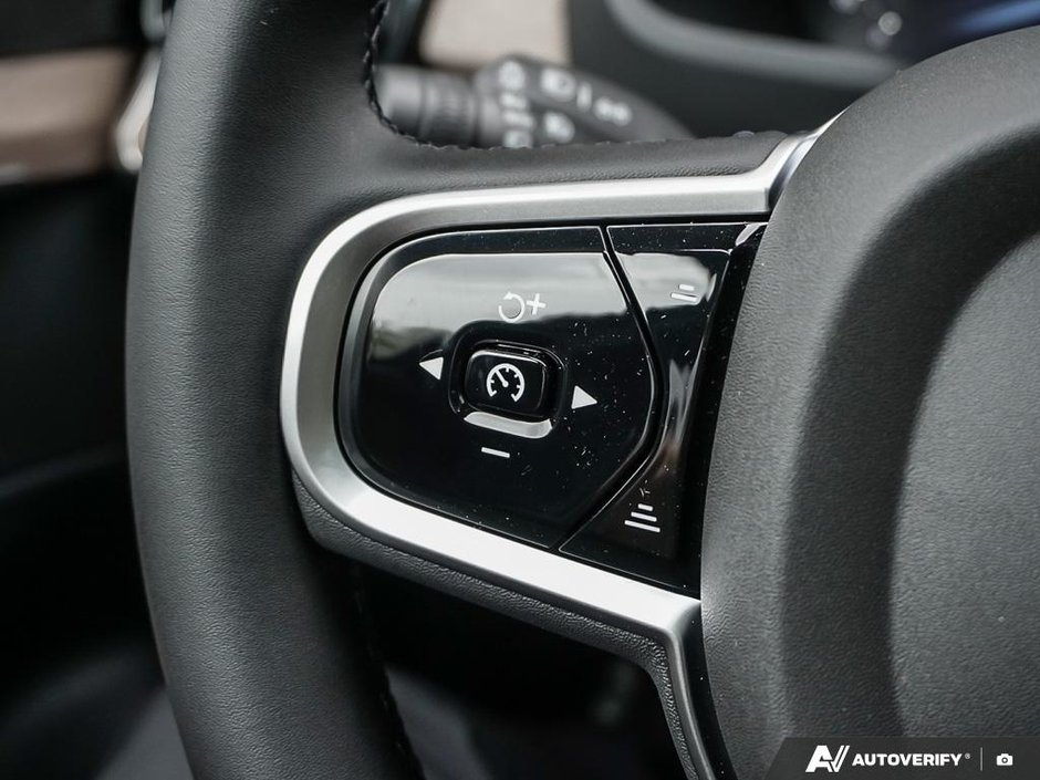 2026 Volvo XC90 Plug-in hybrid Plus 7-Seater (Dark Theme)-19