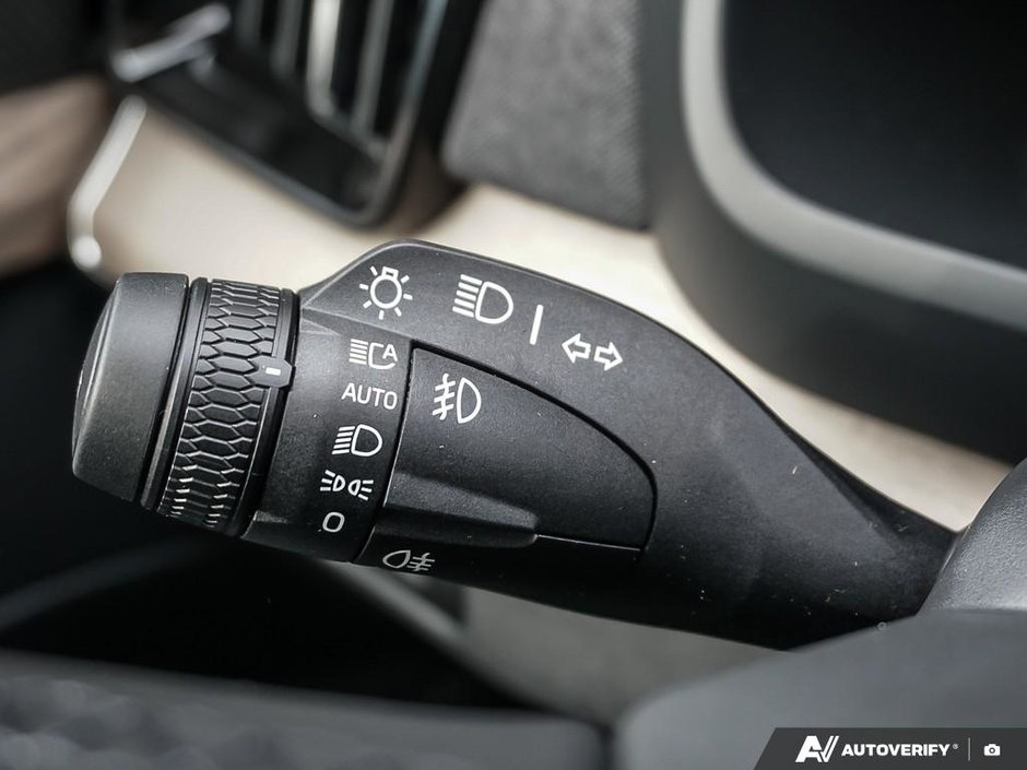 2026 Volvo XC90 Plug-in hybrid Plus 7-Seater (Bright Theme)-18