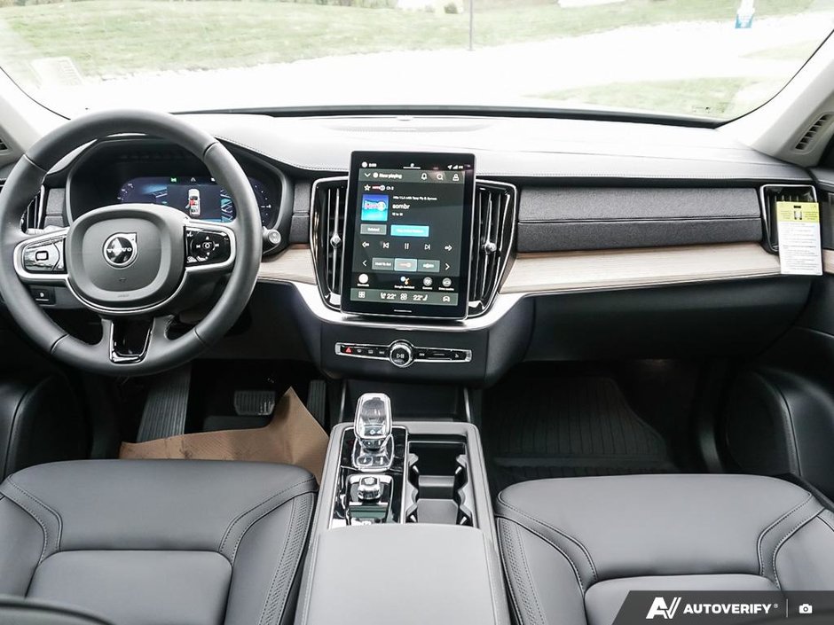2026 Volvo XC90 Plug-in hybrid Plus 7-Seater (Dark Theme)-14