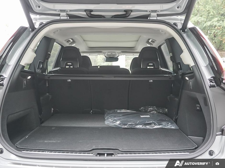 2026 Volvo XC90 Plug-in hybrid Plus 7-Seater (Dark Theme)-11