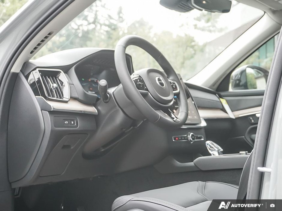 2026 Volvo XC90 Plug-in hybrid Plus 7-Seater (Dark Theme)-15