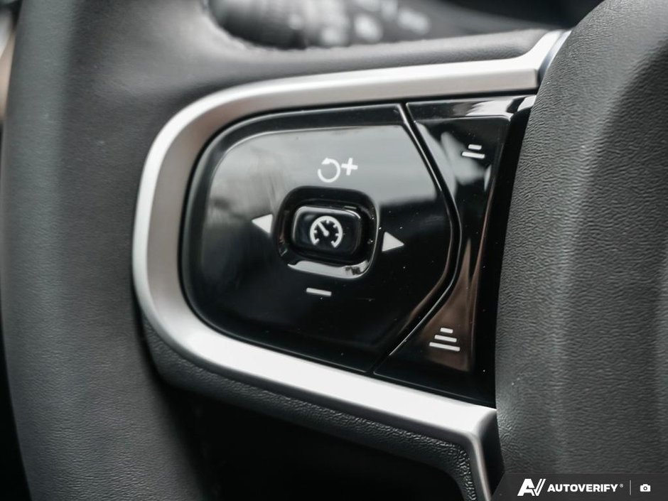 2026 Volvo XC90 Plug-in hybrid Plus 7-Seater (Dark Theme)-19