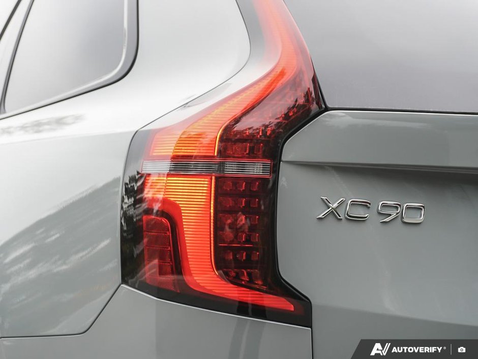 2026 Volvo XC90 Plug-in hybrid Plus 7-Seater (Dark Theme)-10